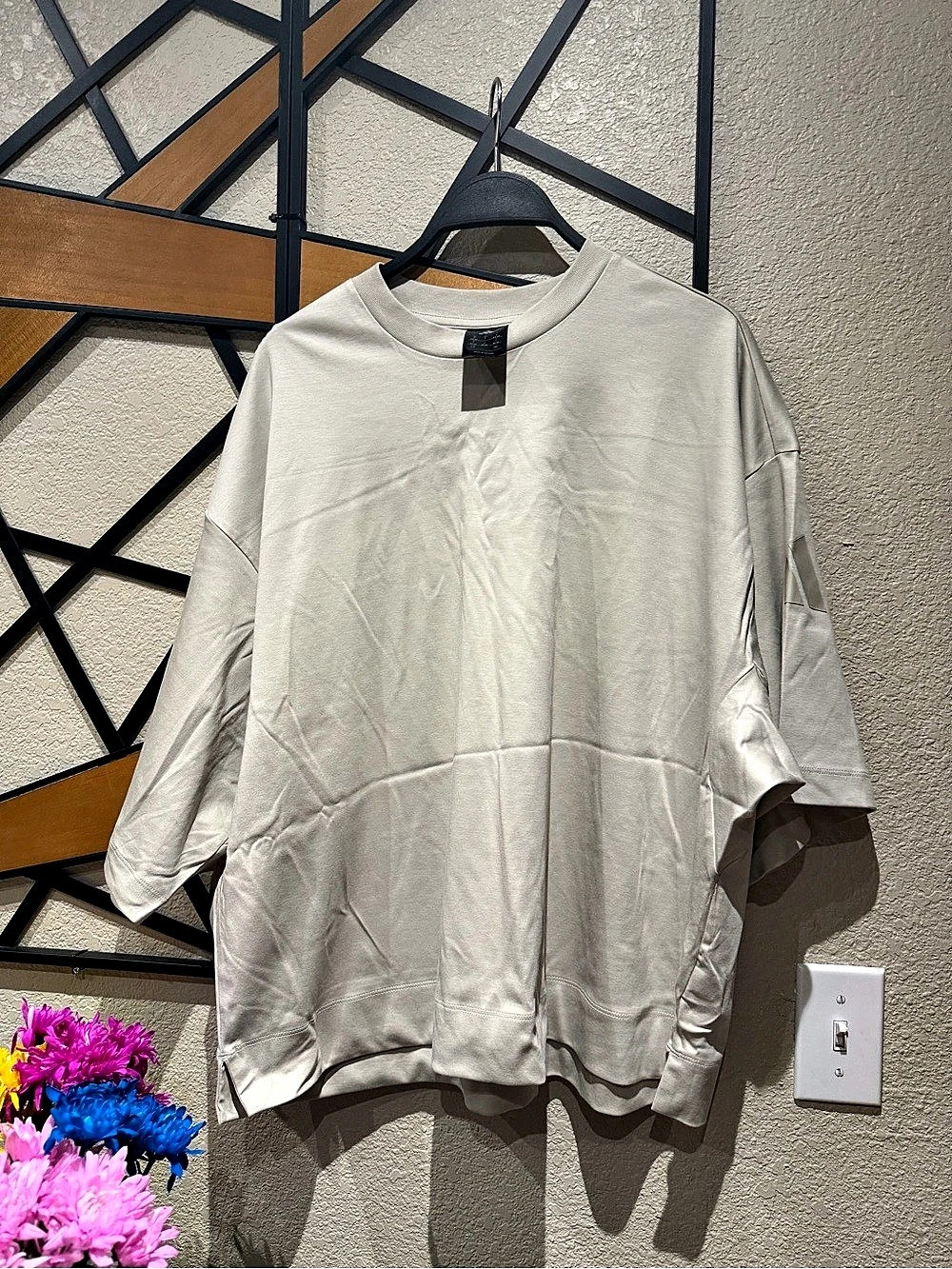 adidas Short Sleeve Tee in Cream Large Like New